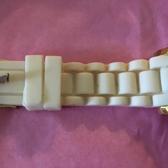 Michael Kors Ladies White Silicone Watch - Picture 5 of 5